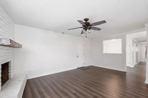 Living - 865 Locust Ave, Manteca, CA 95337 photo 3 of 5