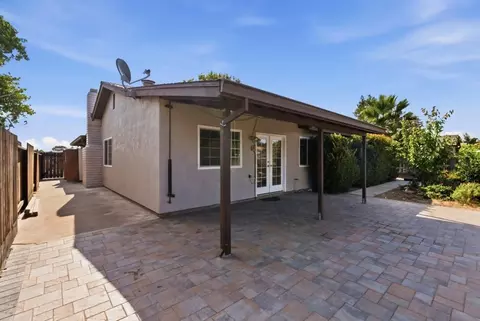 Exterior - 865 Locust Ave, Manteca, CA 95337 photo 3 of 7