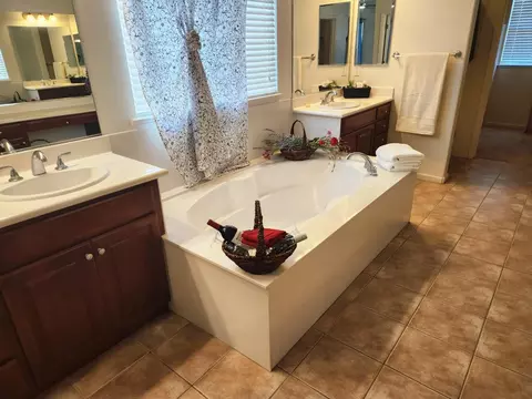 Bath - 3657 Otter Brook Loop, Discovery Bay, CA 94505 photo 4 of 5