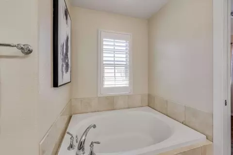 Bath - 90 Castillo Ln, Milpitas, CA 95035 photo 6 of 6