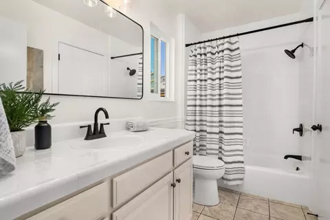 Bath - 4805 Emerald St, Capitola, CA 95010 photo 3 of 4
