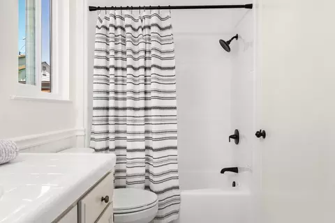 Bath - 4805 Emerald St, Capitola, CA 95010 photo 4 of 4