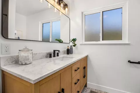 Bath - 4805 Emerald St, Capitola, CA 95010 photo 1 of 4