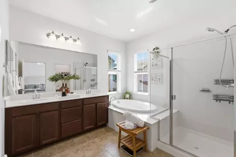 Bath - 7721 Sumac Pl, Gilroy, CA 95020 photo 2 of 3