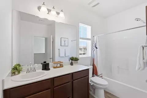 Bath - 7721 Sumac Pl, Gilroy, CA 95020 photo 3 of 3