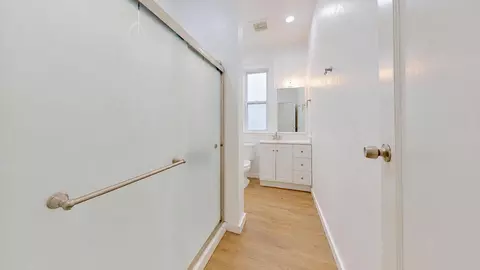 Bath - 456 S 2nd St, San Jose, CA 95113 photo 2 of 4