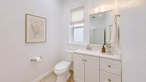 Bath - 456 S 2nd St, San Jose, CA 95113 photo 3 of 4