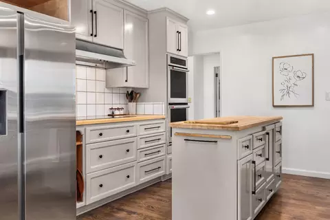 Kitchen - 504 Cuesta Dr, Aptos, CA 95003 photo 2 of 3