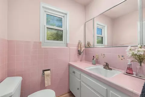 Bath - 504 Cuesta Dr, Aptos, CA 95003 photo 4 of 5