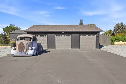 Exterior - 8885 New Ave, Gilroy, CA 95020 photo 5 of 15