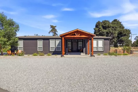 Exterior - 8885 New Ave, Gilroy, CA 95020 photo 6 of 15