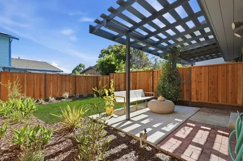 Exterior - 168 Granada Dr, Mountain View, CA 94043 photo 2 of 6