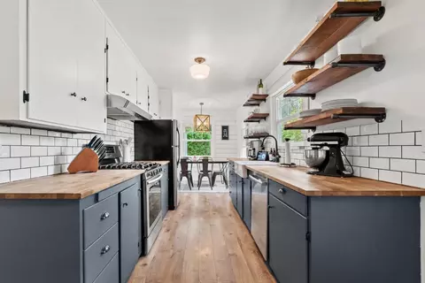 Kitchen - 4000 Glen Haven Rd, Soquel, CA 95073 photo 4 of 6