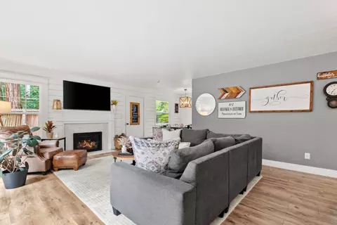 Living - 4000 Glen Haven Rd, Soquel, CA 95073 photo 4 of 10