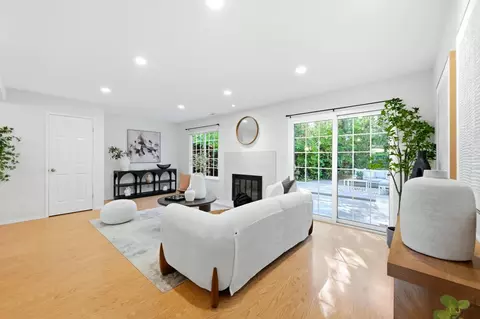 Living - 114 Granada Dr, Mountain View, CA 94043 photo 4 of 6