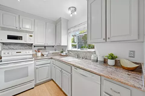 Kitchen - 114 Granada Dr, Mountain View, CA 94043 photo 1 of 2
