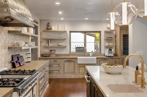 Kitchen - 810 Lombardi Ln, Hillsborough, CA 94010 photo 3 of 3