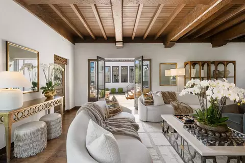 Living - 810 Lombardi Ln, Hillsborough, CA 94010 photo 2 of 5