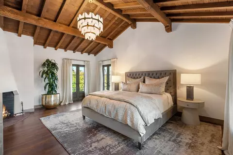 Bedroom - 810 Lombardi Ln, Hillsborough, CA 94010 photo 2 of 6