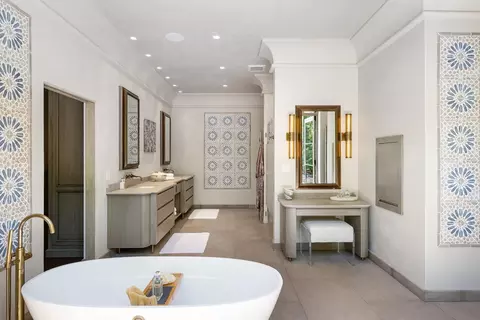 Bath - 810 Lombardi Ln, Hillsborough, CA 94010 photo 1 of 7
