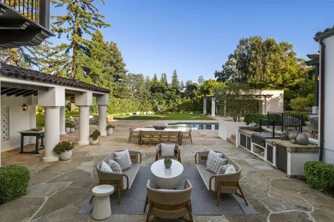 Exterior - 810 Lombardi Ln, Hillsborough, CA 94010 photo 7 of 14