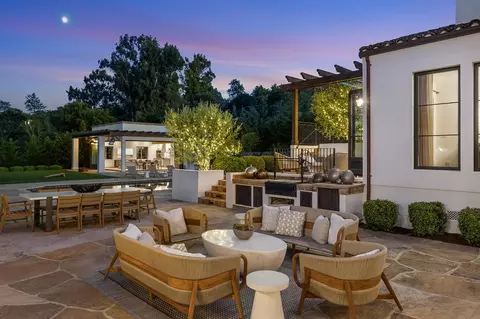 Exterior - 810 Lombardi Ln, Hillsborough, CA 94010 photo 13 of 14