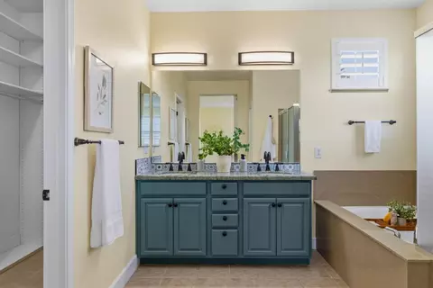 Bath - 4305 Peninsula Point Dr, Seaside, CA 93955 photo 1 of 2