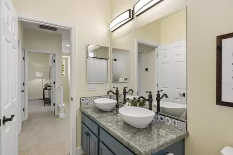 Bath - 4305 Peninsula Point Dr, Seaside, CA 93955 photo 2 of 2