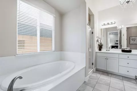 Bath - 1436 Freestone Rd, Manteca, CA 95337 photo 1 of 3