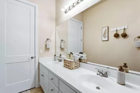 Bath - 1436 Freestone Rd, Manteca, CA 95337 photo 3 of 3