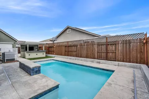 Exterior - 1436 Freestone Rd, Manteca, CA 95337 photo 13 of 13