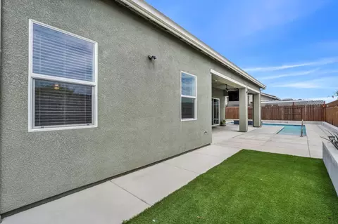 Exterior - 1436 Freestone Rd, Manteca, CA 95337 photo 9 of 13