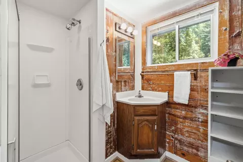 Bath - 4 Glen Alpine Ave, Mount Hermon, CA 95041 photo 2 of 2