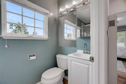 Bath - 709 Gilroy Dr, Capitola, CA 95010 photo 4 of 5