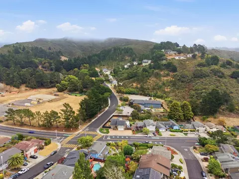 View/Area - 836 Oddstad Blvd, Pacifica, CA 94044 photo 2 of 10