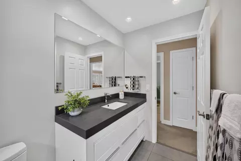 Bath - 836 Oddstad Blvd, Pacifica, CA 94044 photo 3 of 5
