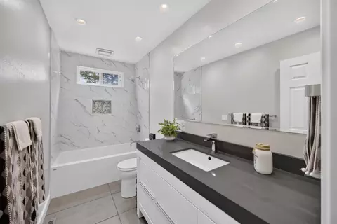 Bath - 836 Oddstad Blvd, Pacifica, CA 94044 photo 4 of 5