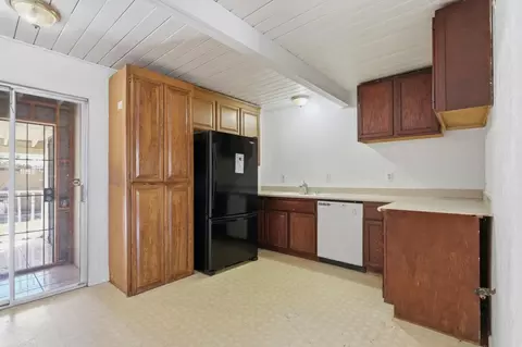 Kitchen - 1578 Magazine St, Vallejo, CA 94591 photo 1 of 2