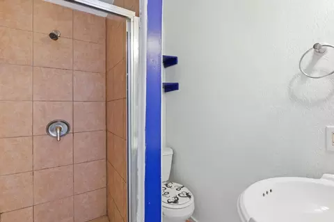 Bath - 1578 Magazine St, Vallejo, CA 94591 photo 1 of 6