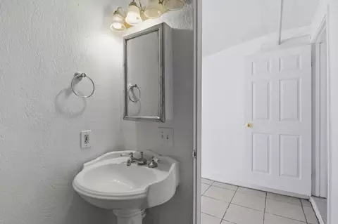 Bath - 1578 Magazine St, Vallejo, CA 94591 photo 6 of 6