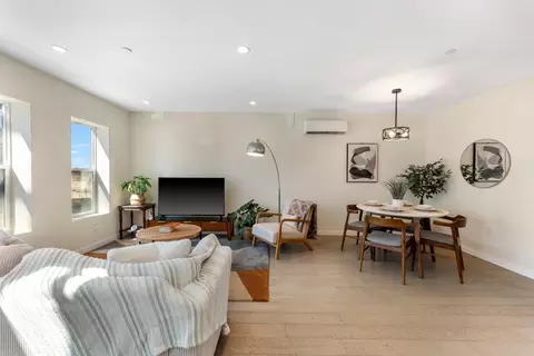 Living - 808 Pine St, Oakland, CA 94607 photo 1 of 4