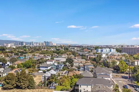 View/Area - 808 Pine St, Oakland, CA 94607 photo 3 of 5