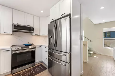 Kitchen - 808 Pine St, Oakland, CA 94607 photo 3 of 4