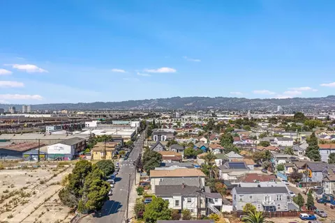 View/Area - 808 Pine St, Oakland, CA 94607 photo 4 of 5