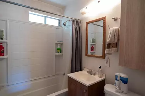 Bath - 11705 Foothill Ave, Gilroy, CA 95020 photo 3 of 3