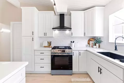 Kitchen - 86 Blake Ave, Corralitos, CA 95076 photo 3 of 4