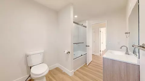 Bath - 100 Pedras Rd, Turlock, CA 95382 photo 1 of 3