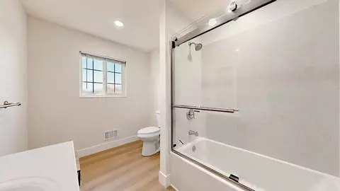 Bath - 100 Pedras Rd, Turlock, CA 95382 photo 2 of 3