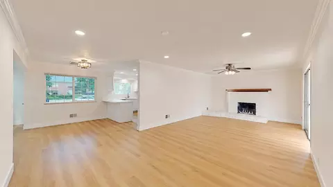Living - 100 Pedras Rd, Turlock, CA 95382 photo 7 of 11