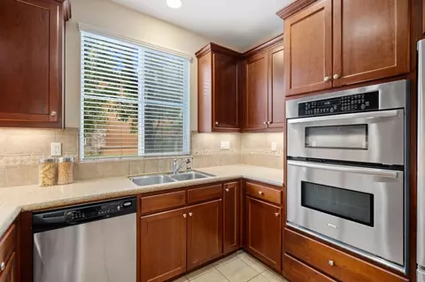 Kitchen - 5300 Fioli Loop, San Ramon, CA 94582 photo 3 of 4